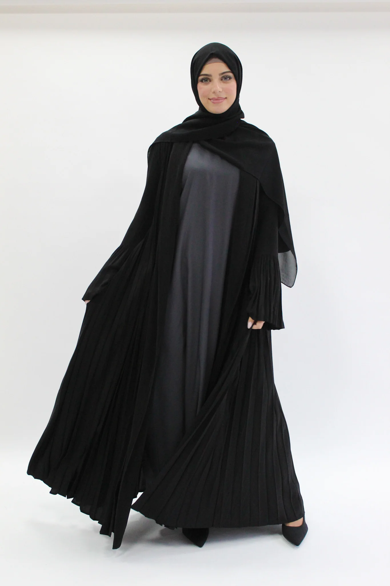 Black Open Abaya – Luxury Pleated Design