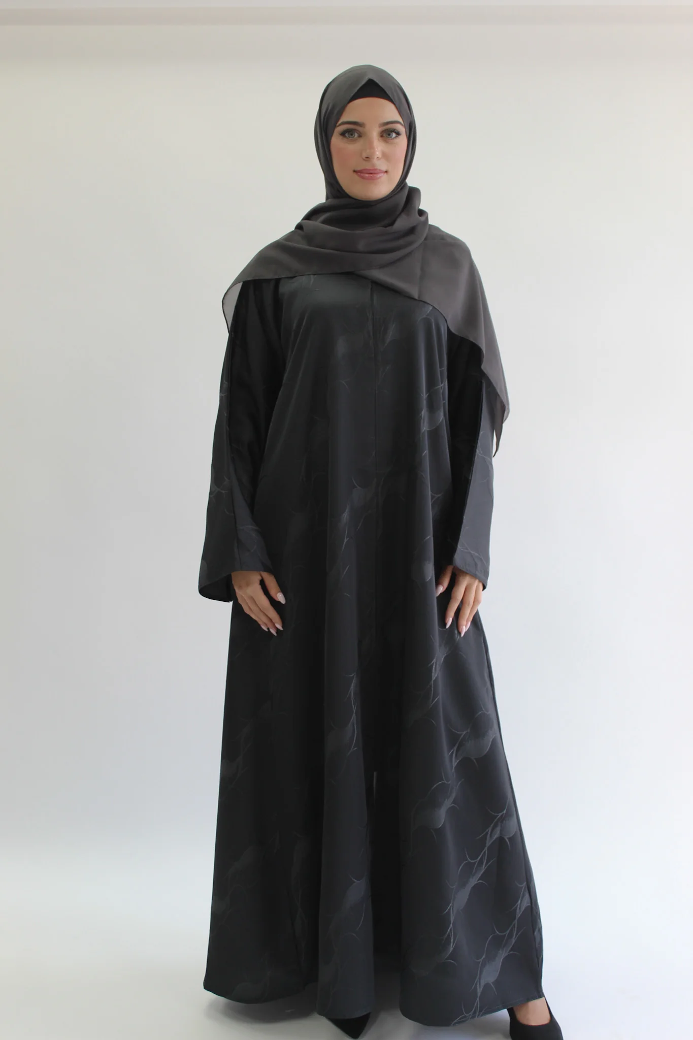 Charcoal Open Abaya – Patterned Design with Straight Sleeves - Image 3