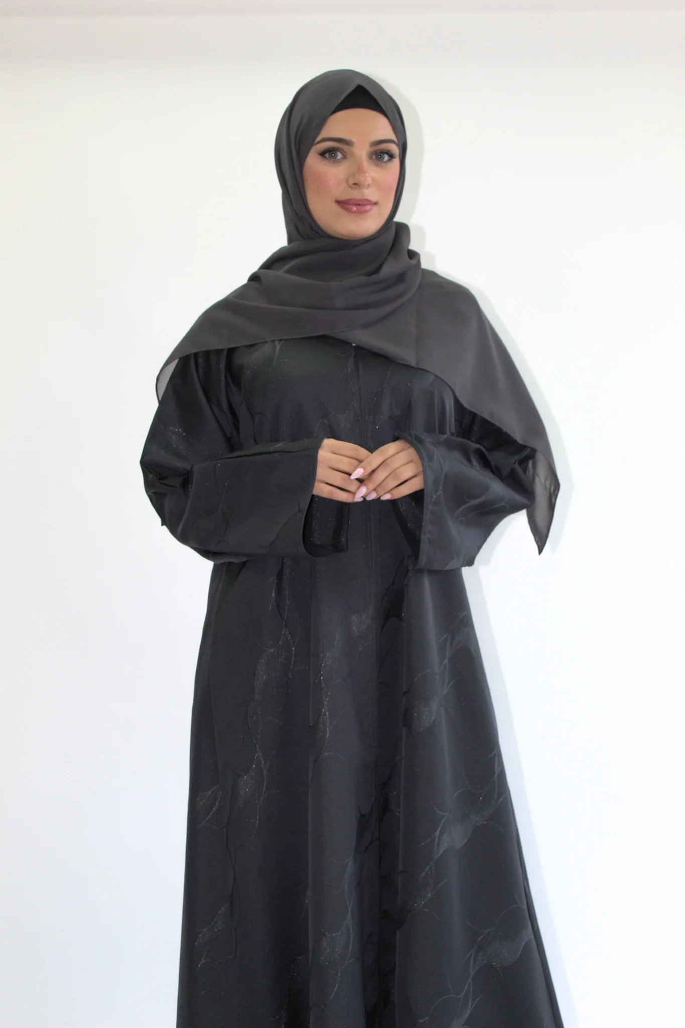 Charcoal Open Abaya – Patterned Design with Straight Sleeves - Image 4