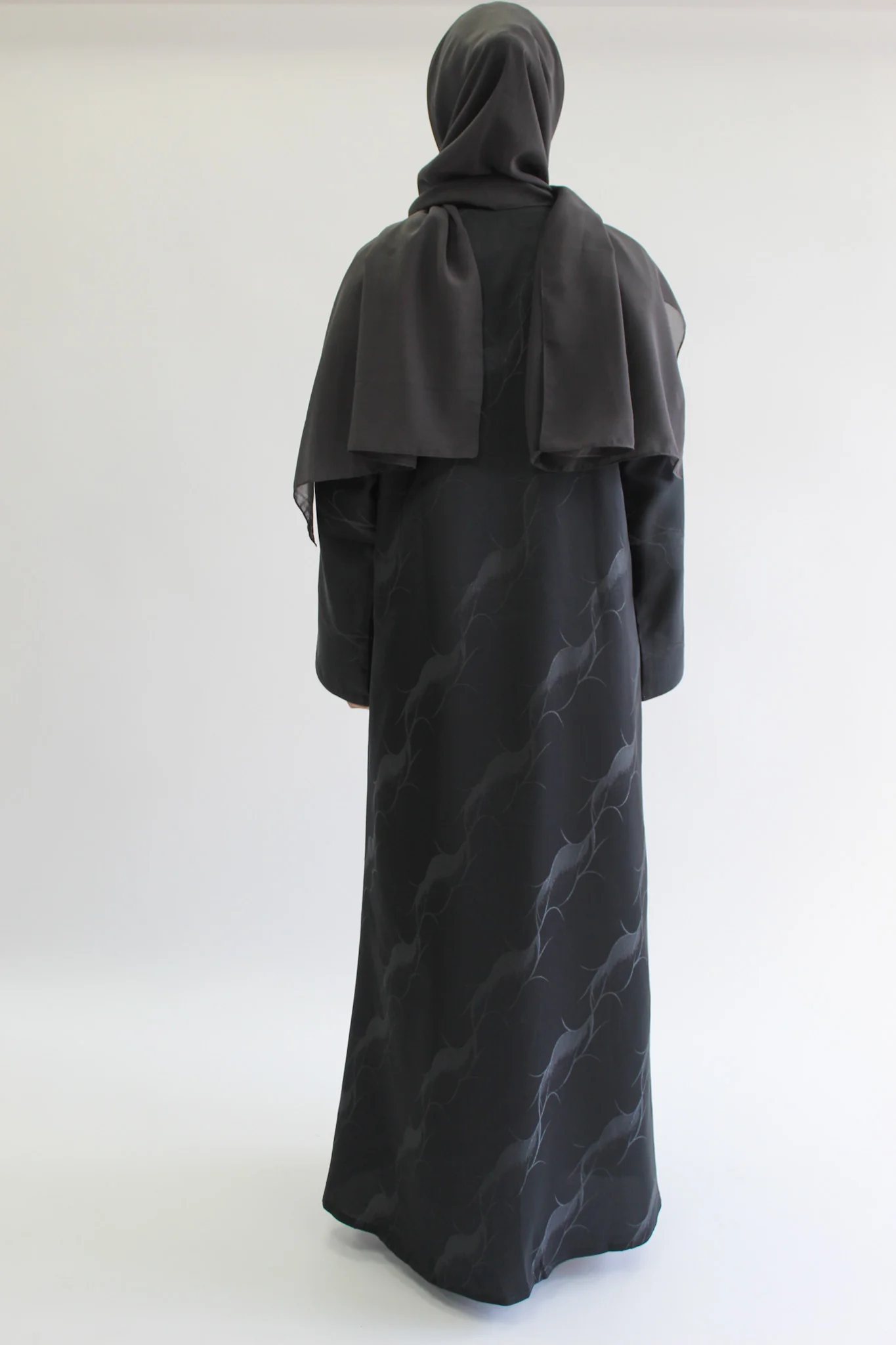Charcoal Open Abaya – Patterned Design with Straight Sleeves - Image 5