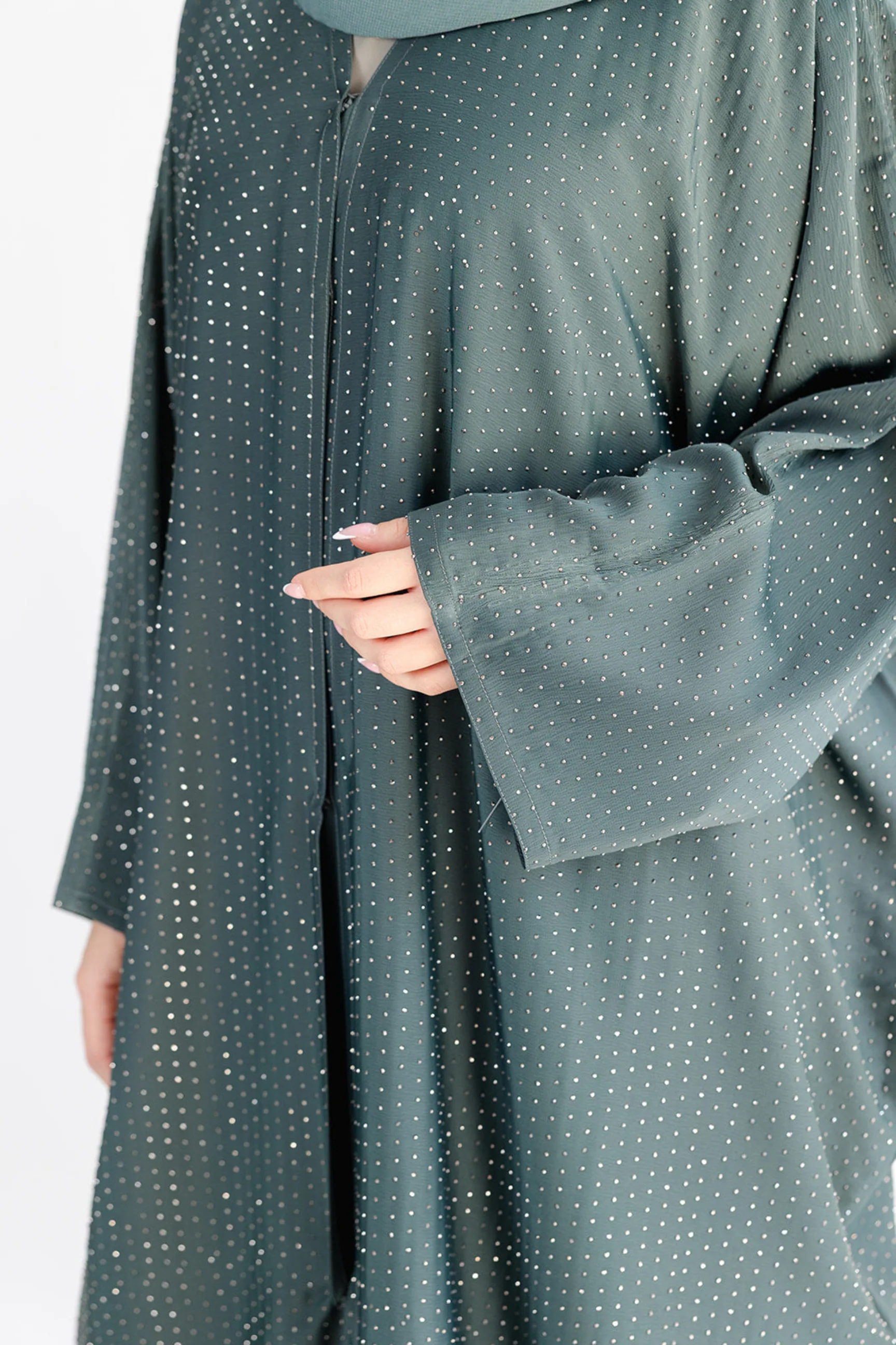 Emerald Green Open Abaya – Luxurious Embellished Batwing Design - Image 2