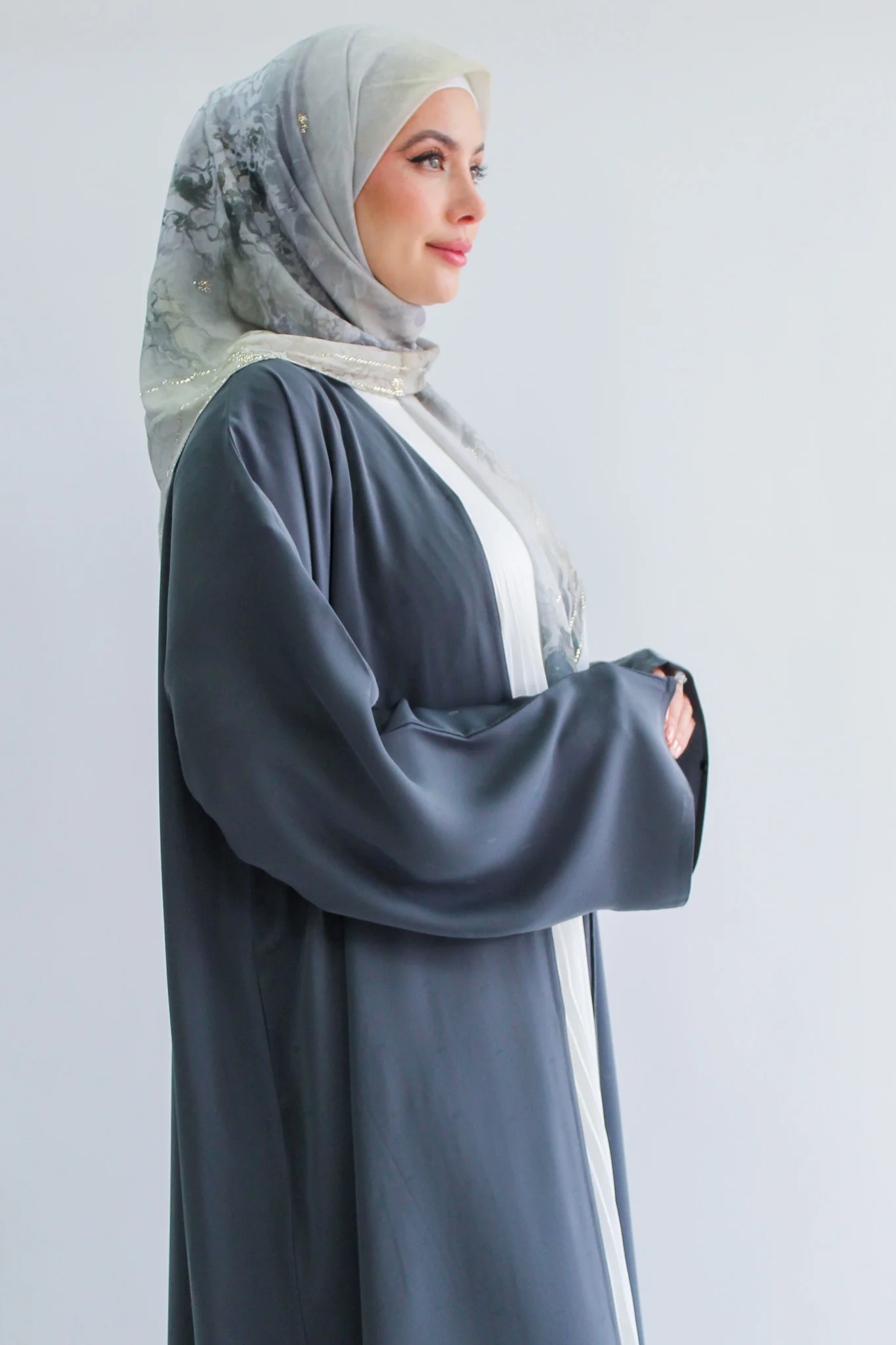 Grey Open Abaya - Premier Plain Design with Linear Texture and Pocket - Image 2
