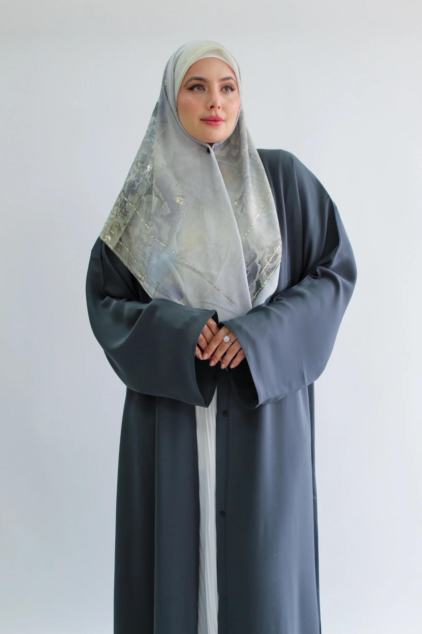 Grey Open Abaya - Premier Plain Design with Linear Texture and Pocket - Image 3