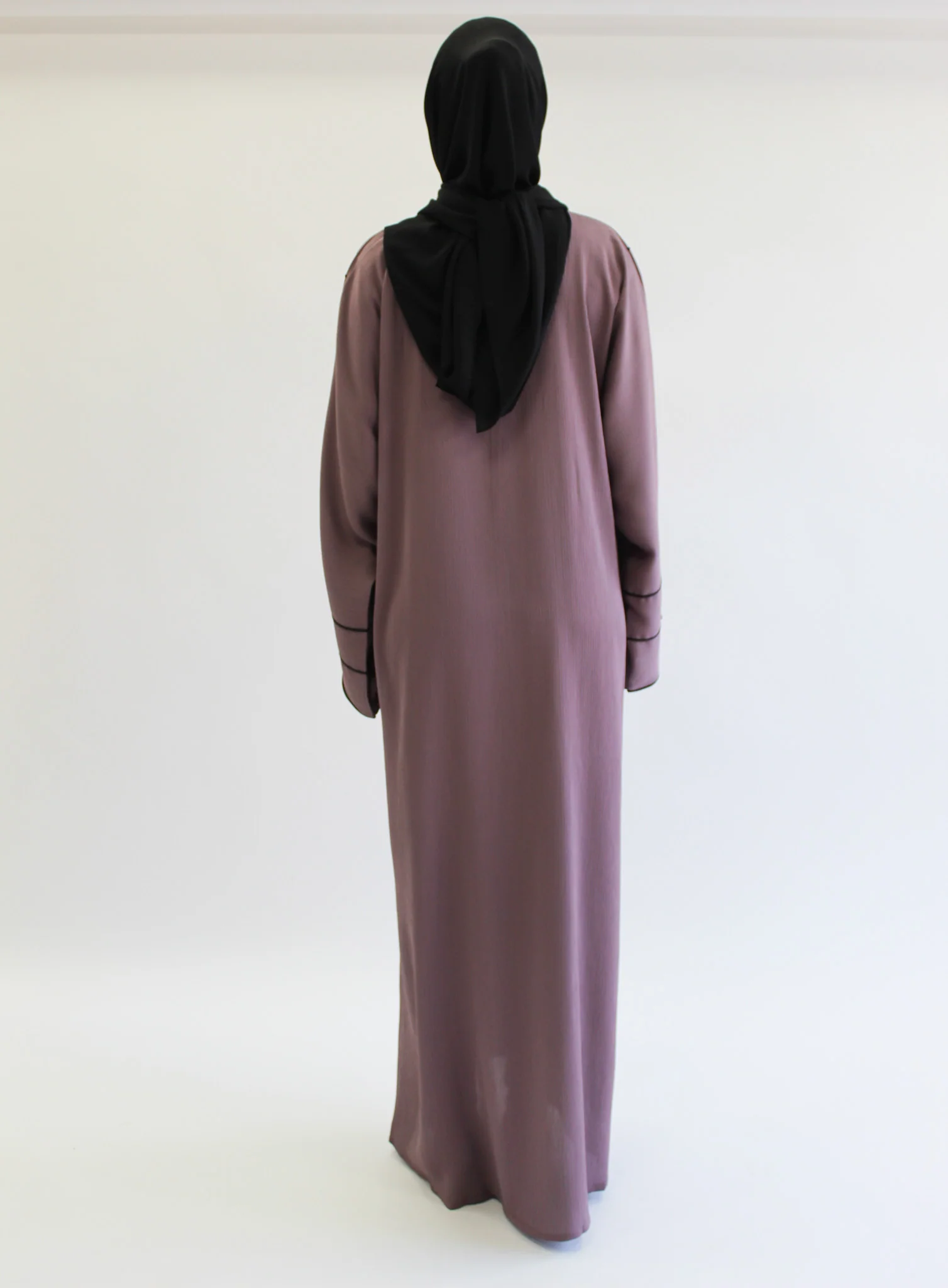 Mauve Closed Abaya – Textured Lined Design with Beaded Detailing - Image 5