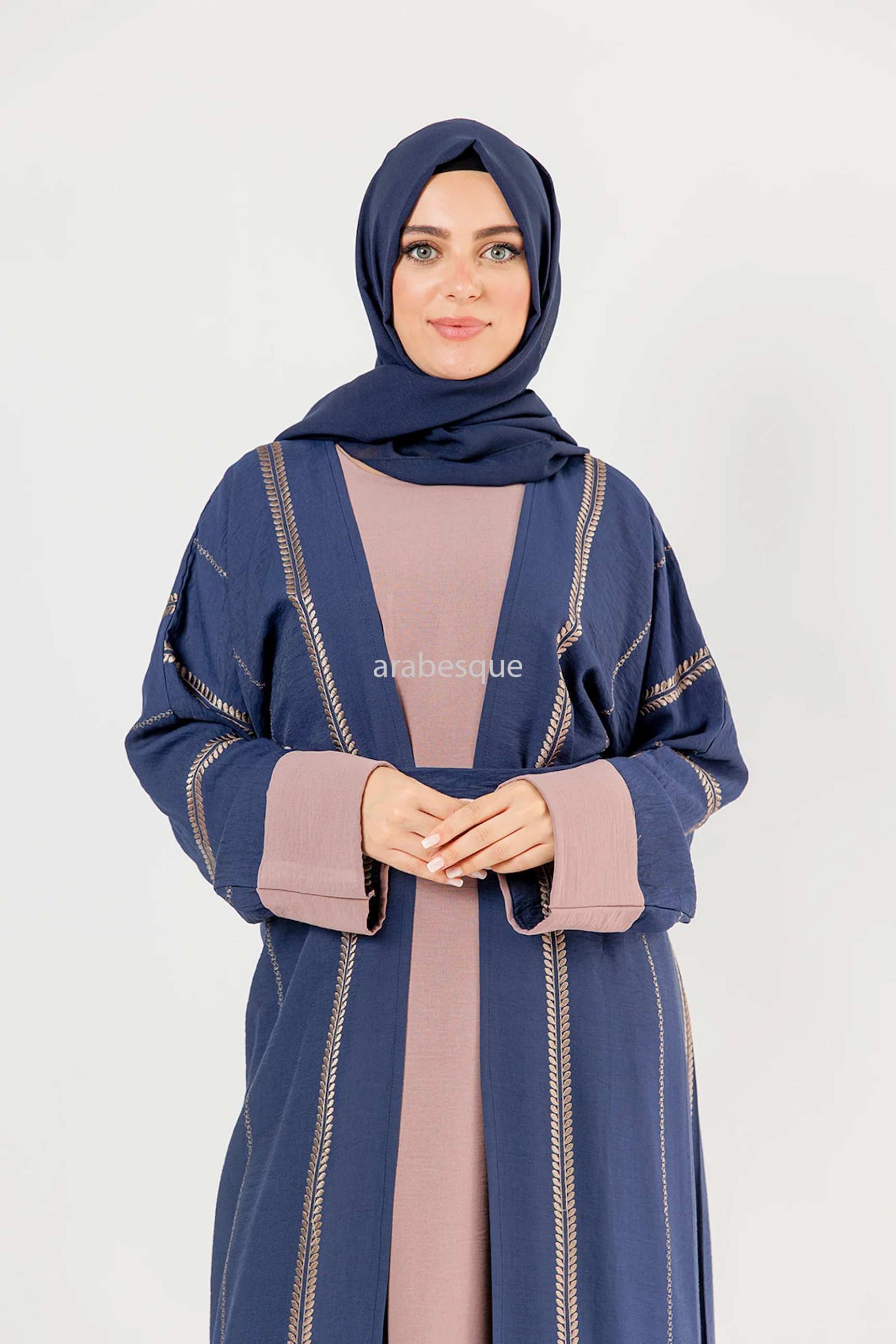 Navy Two-Piece Abaya Set – Luxurious Crushed Polyester with Gold Embroidery and Belt - Image 3