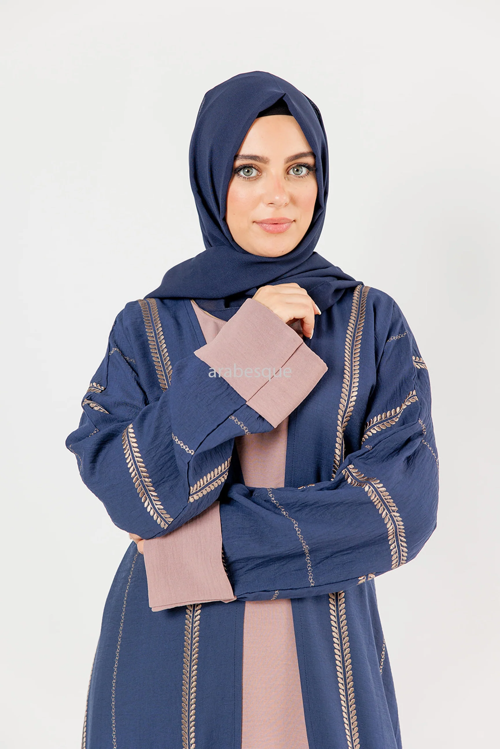 Navy Two-Piece Abaya Set – Luxurious Crushed Polyester with Gold Embroidery and Belt - Image 4