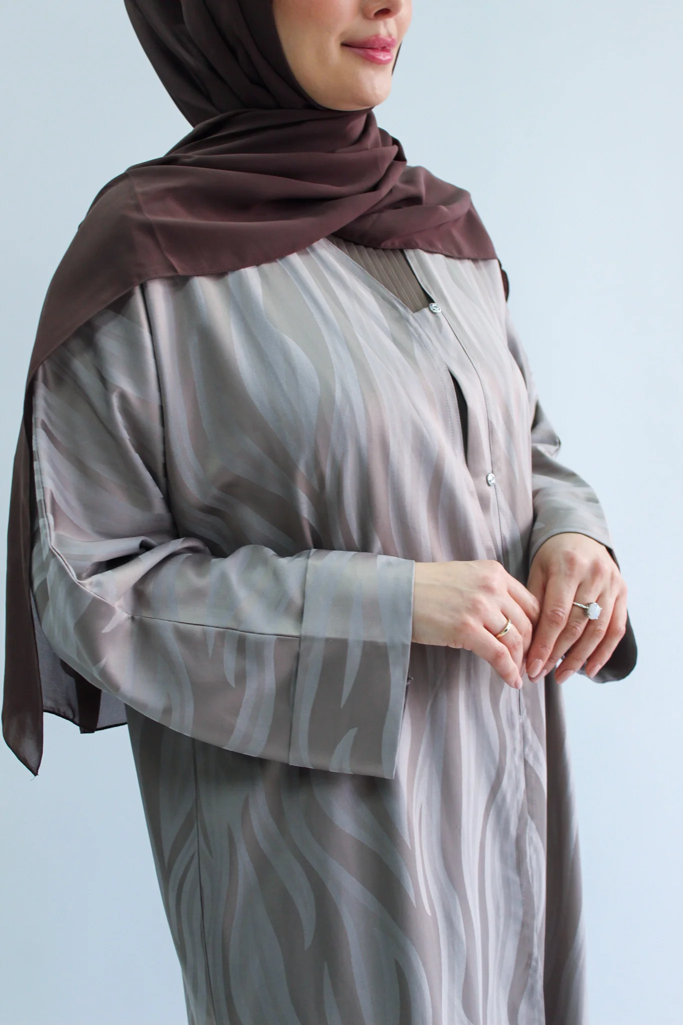 Nude Open Abaya – Wave Jacquard Pattern - Image 4
