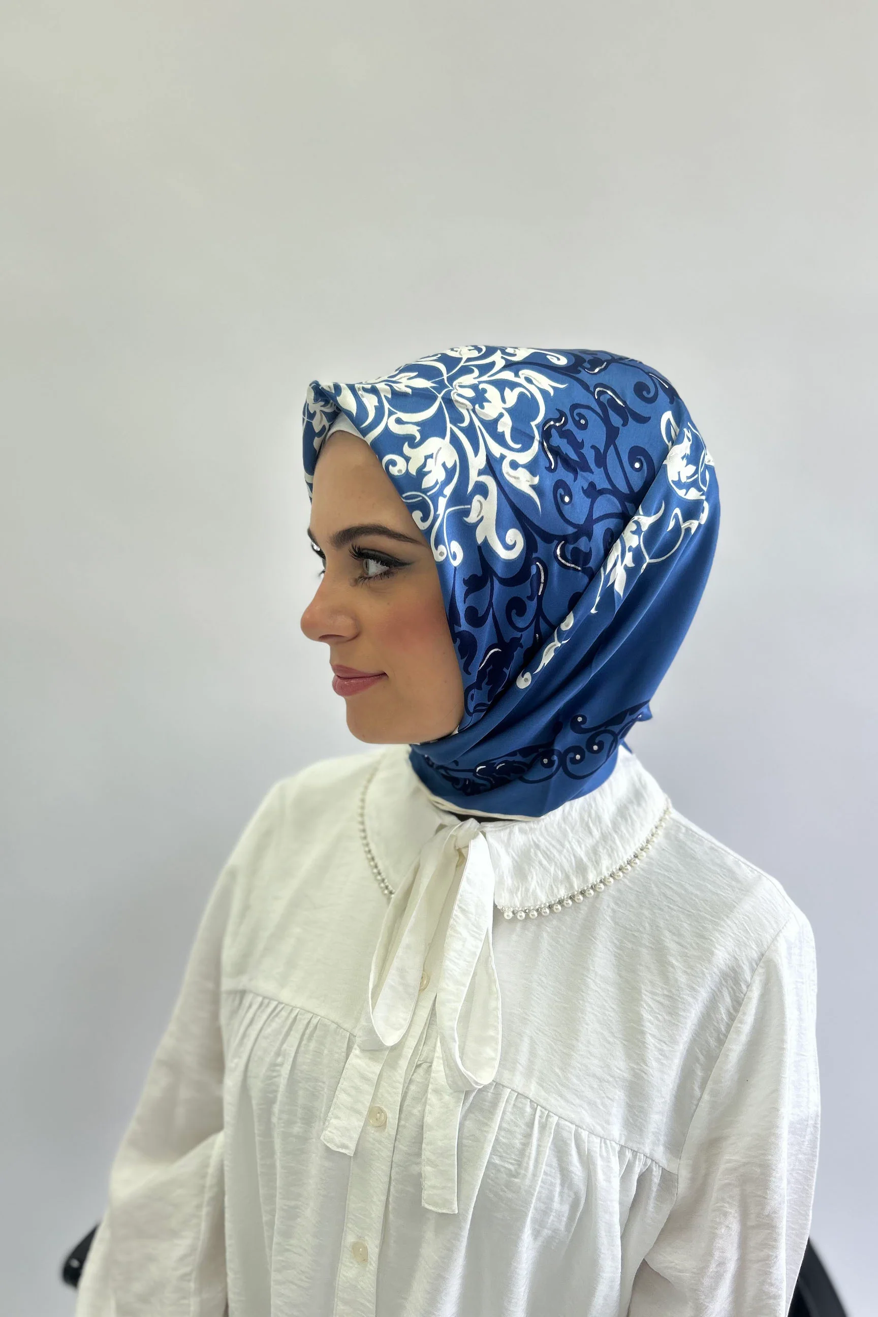 Premium Burden 100cm Square Damask Pattern Silky Hijab - Image 3