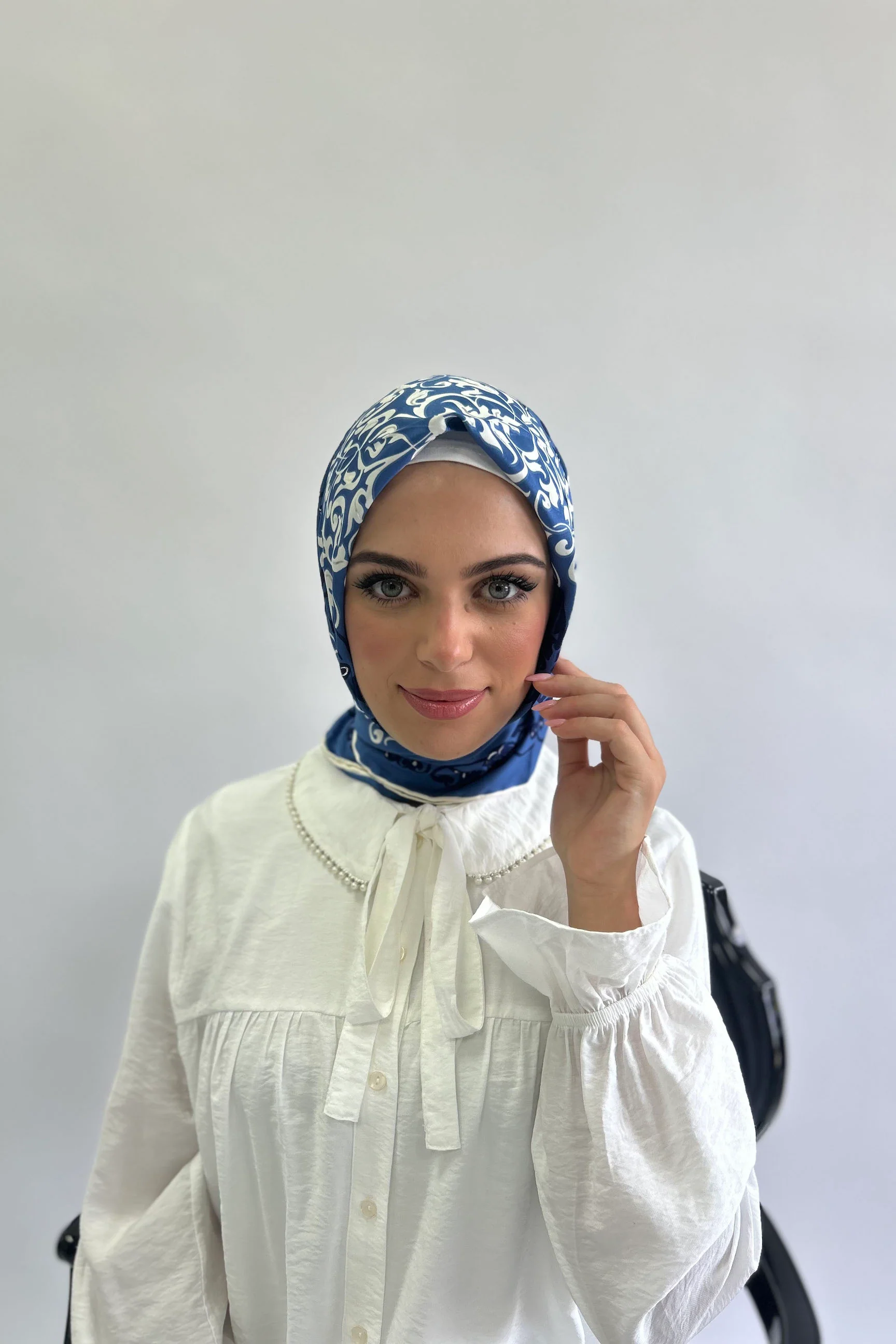 Premium Burden 100cm Square Damask Pattern Silky Hijab - Image 4