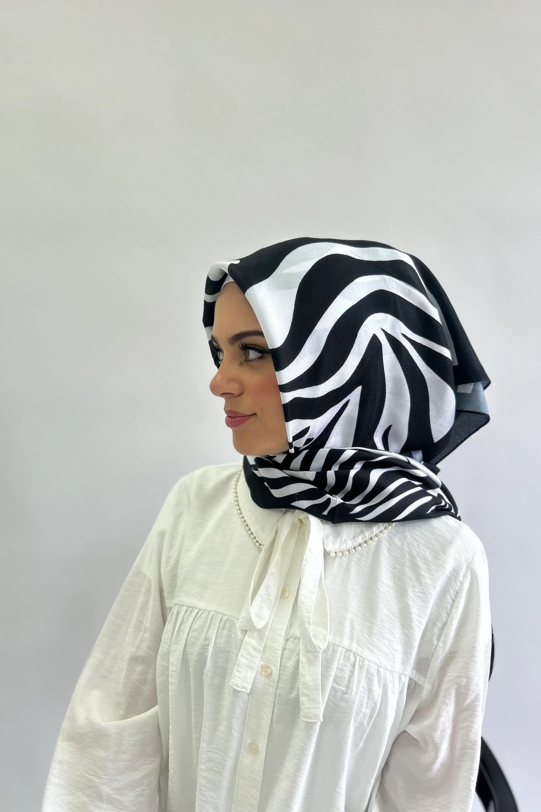Premium 100cm Square Burden Silky Pattern Hijab - Image 3