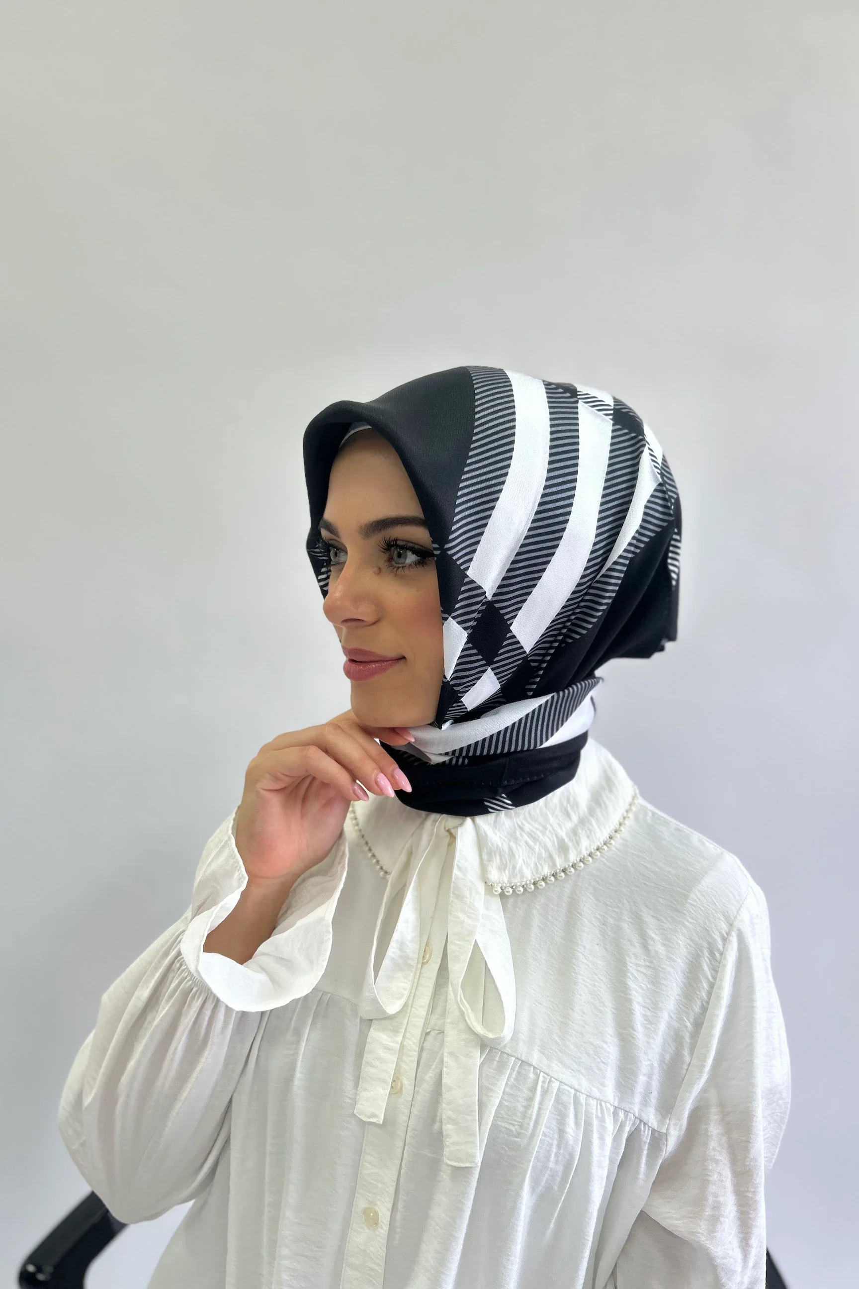 Premium 100cm Square Burden Silky Pattern Hijab - Image 4